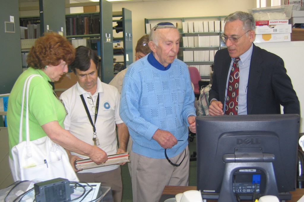 Dantos visit JSA (from left) Rouhama Danto, Ben Aroni, Cantor Danto, Nathan Tinanoff
Dantos visit JSA (from left) Rouhama Danto, Ben Aroni, Cantor Danto, Nathan Tinanoff