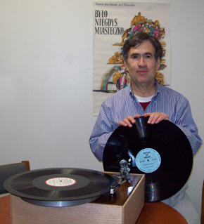 Ben Roth with turntable & Vistas 015